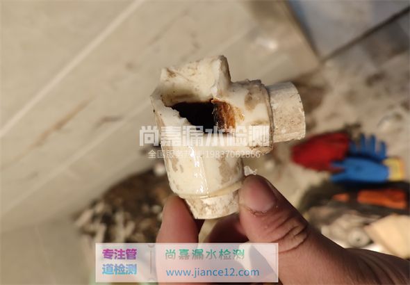 曲松引起漏水的原因有哪些？